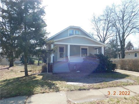 878 Independence Ave, Akron, OH 44310 photo 1