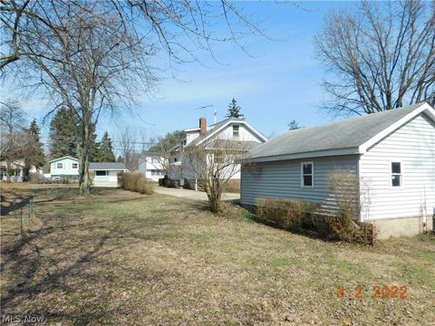 878 Independence Ave, Akron, OH 44310 photo 4