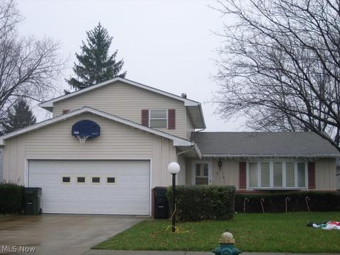 213 Naples Dr, Elyria, OH 44035 photo 1