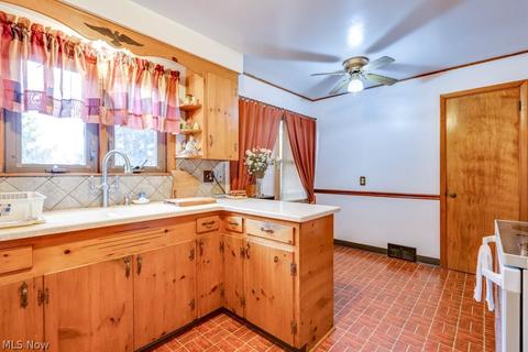 1538 Perry Dr NW, Canton, OH 44708 photo 5