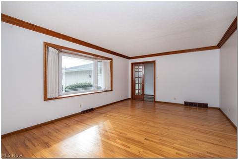 6174 Crossview, Seven Hills, OH 44131 photo 3