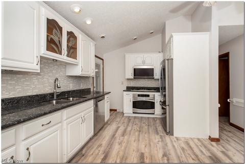 6174 Crossview, Seven Hills, OH 44131 photo 4