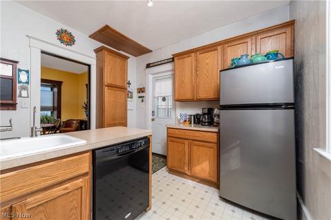 69 Mull Ave, Akron, OH 44313 photo 17