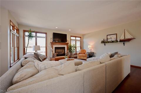 1099 Arrowhead Dr, Vermilion, OH 44089 photo 11