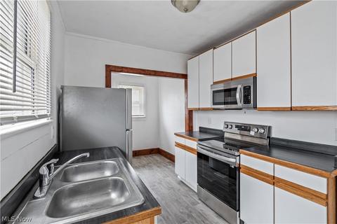 1339 Vane Ave, Akron, OH 44310 photo 8