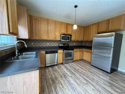 3793 Freedom Pl, Lorain, OH 44053 photo 5