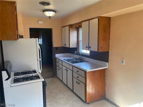 6399 State Rd, Parma, OH 44134 photo 8