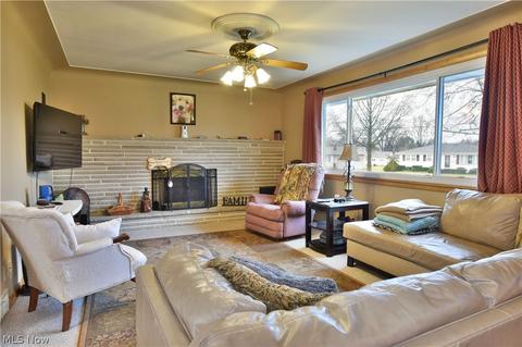 1936 Sequoya Dr, Youngstown, OH 44514 photo 3