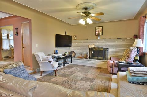 1936 Sequoya Dr, Youngstown, OH 44514 photo 4