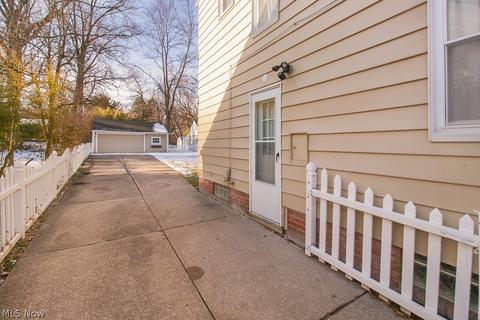 1903 Lorimer Dr, Parma, OH 44134 photo 3