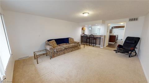 7640 Manor Dr, Mentor On The Lake, OH 44060 photo 2