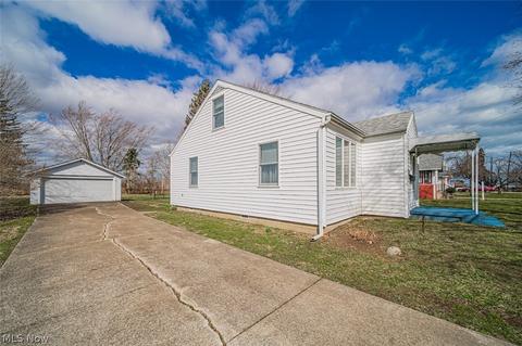 3237 Ridgewood Ave, Ashtabula, OH 44004 photo 2