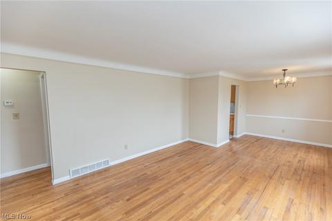 11275 Ronald Dr, Parma, OH 44130 photo 5