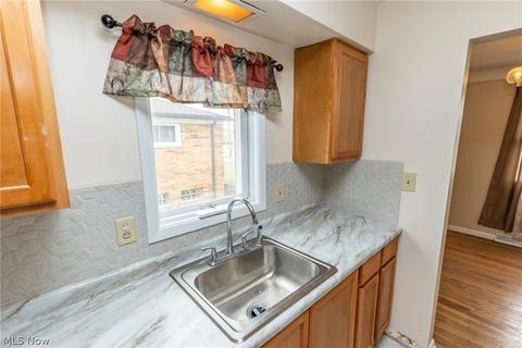 11275 Ronald Dr, Parma, OH 44130 photo 9