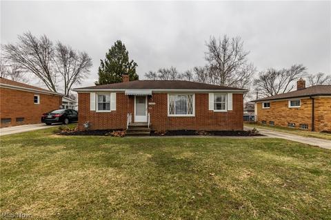 11275 Ronald Dr, Parma, OH 44130 photo 1