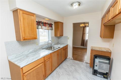 11275 Ronald Dr, Parma, OH 44130 photo 8