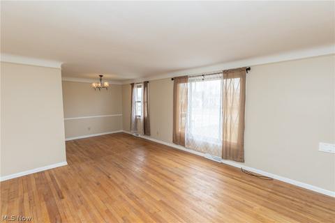 11275 Ronald Dr, Parma, OH 44130 photo 6