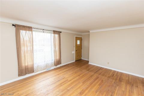 11275 Ronald Dr, Parma, OH 44130 photo 3