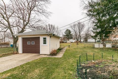 1561 Empire Rd, Wickliffe, OH 44092 photo 9