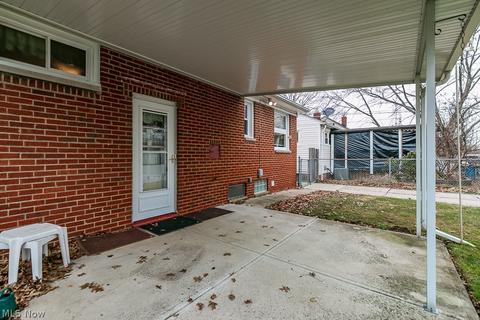 1561 Empire Rd, Wickliffe, OH 44092 photo 4