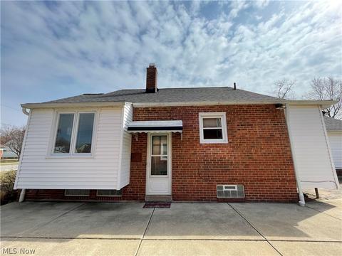 1806 Maple St, Wickliffe, OH 44092 photo 3