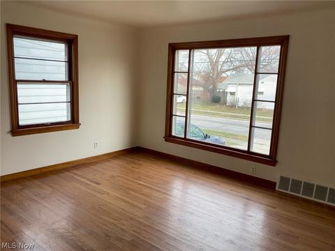 29338 Park St, Wickliffe, OH 44092 photo 4