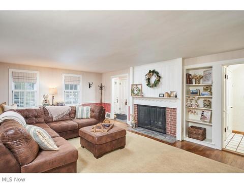 60 Maple Ln, Aurora, OH 44202 photo 4