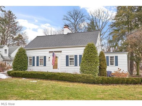 60 Maple Ln, Aurora, OH 44202 photo 1