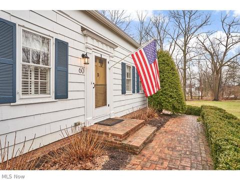 60 Maple Ln, Aurora, OH 44202 photo 2