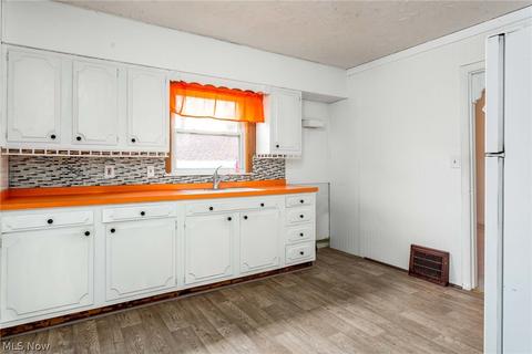 1885 E 36th St, Lorain, OH 44055 photo 6