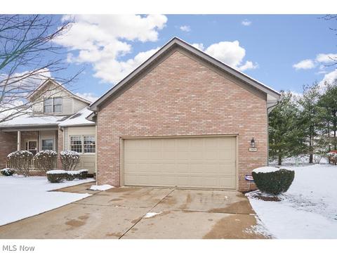 2609 Charing Cross Rd NW, Canton, OH 44708 photo 2