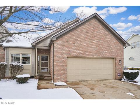 2609 Charing Cross Rd NW, Canton, OH 44708 photo 1