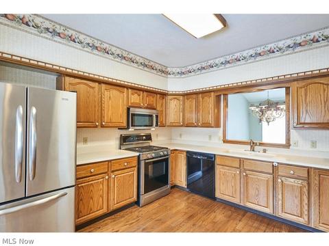 2609 Charing Cross Rd NW, Canton, OH 44708 photo 4