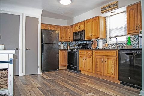 195 Harvey St, Struthers, OH 44471 photo 3