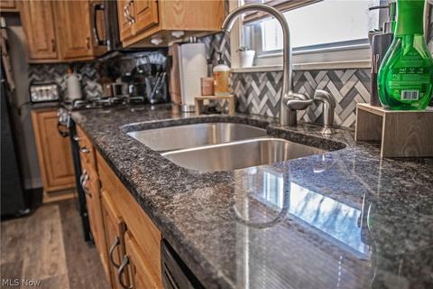195 Harvey St, Struthers, OH 44471 photo 4