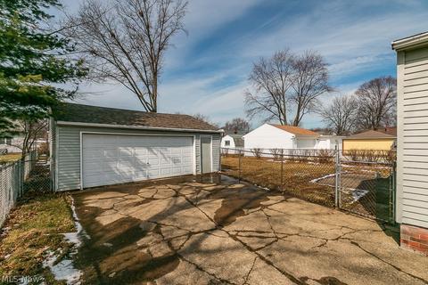 3838 Harvard Dr, Willoughby, OH 44094 photo 5