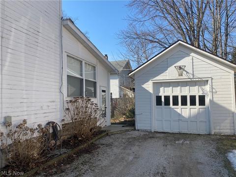 180 S Eagle St, Geneva, OH 44041 photo 2
