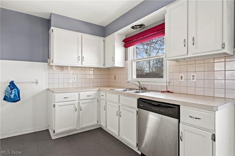258 Hilliard Rd, Elyria, OH 44035 photo 7