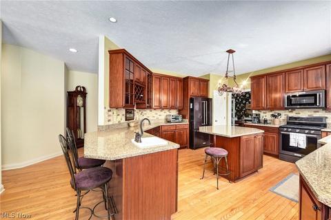 8115 Thackeray Ct, Broadview Heights, OH 44147 photo 3