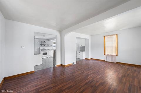 21 Center St, Struthers, OH 44471 photo 4