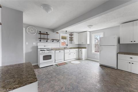 21 Center St, Struthers, OH 44471 photo 6