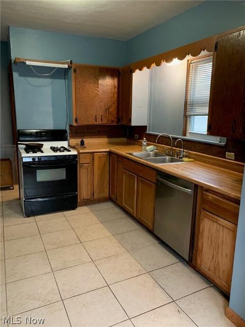 492 E Wilbeth Rd, Akron, OH 44301 photo 3