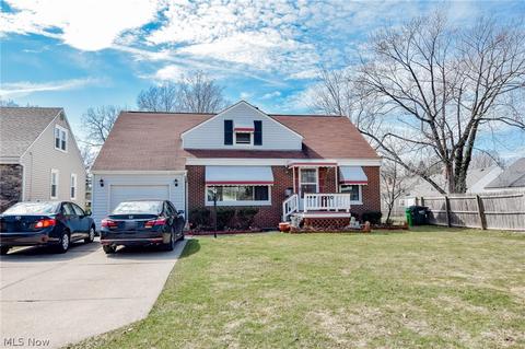 230 E 276th St, Euclid, OH 44132 photo 4