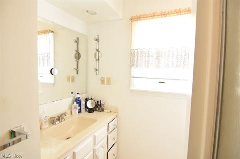 230 E 276th St, Euclid, OH 44132 photo 11