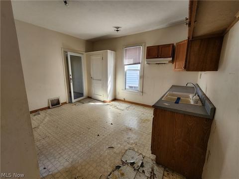 509 Broad St, Dover, OH 44622 photo 10