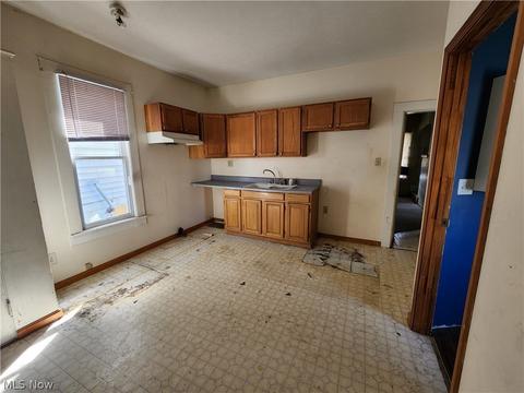 509 Broad St, Dover, OH 44622 photo 8