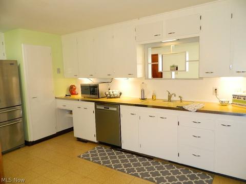 2149 Rockefeller Rd, Wickliffe, OH 44092 photo 9