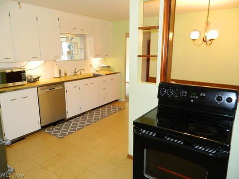 2149 Rockefeller Rd, Wickliffe, OH 44092 photo 11