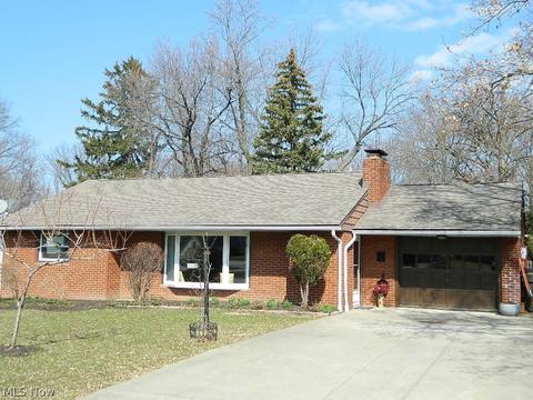 2149 Rockefeller Rd, Wickliffe, OH 44092 photo 1