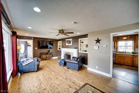 1015 N Pasadena Ave, Elyria, OH 44035 photo 6